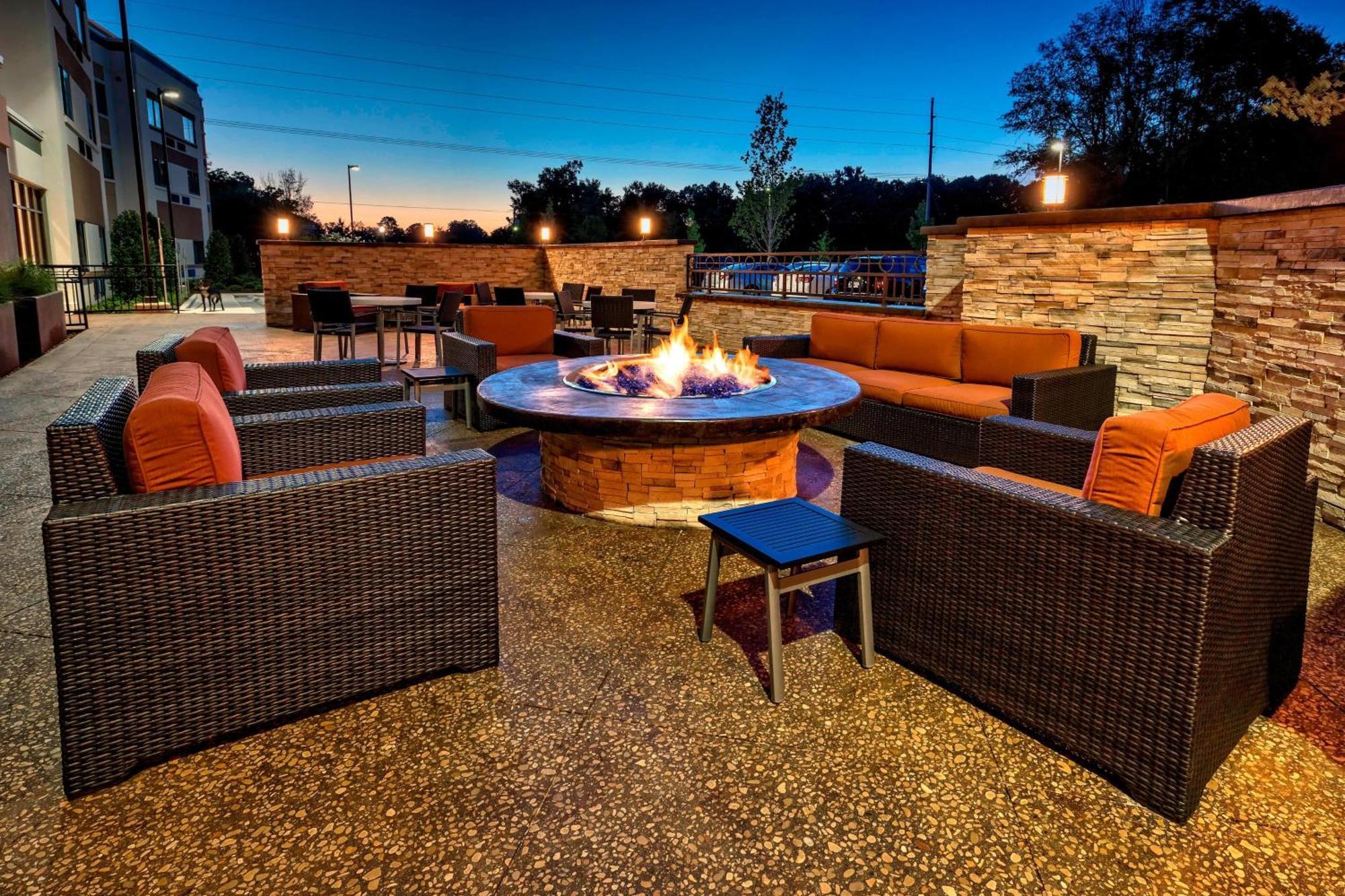 Courtyard By Marriott Oxford Hotel Exterior foto